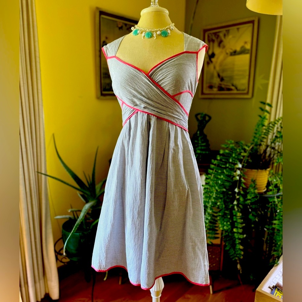 Jessica Simpson Sundress Fit & Flare Seersucker Surplus Sz 6 small Dress